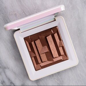 Haus Labs by Lady Gaga Bio-Radiant Gel-Powder Highlighter in Bronzite